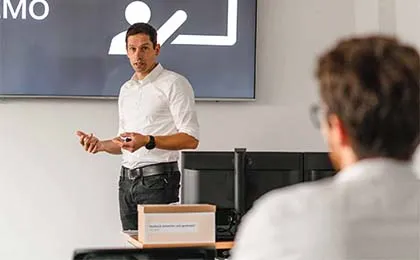 itelio Geschäftsführer Ingemar Mayr bei seiner Präsentation im Rahmen des itelio Cloud Days.