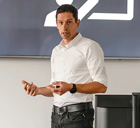 itelio managing director Ingemar Mayr giving a presentation at itelio Cloud Day.