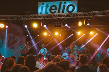 Cheering crowd in front of the stage at itelio Kurpark Open Air in Kiefersfelden.