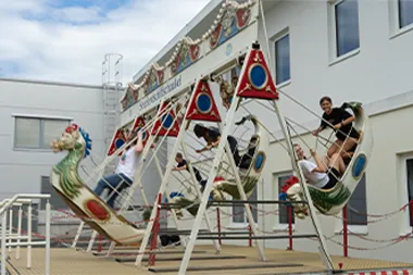 itelio employees and their families in a ship swing at the itelio family party 2023.