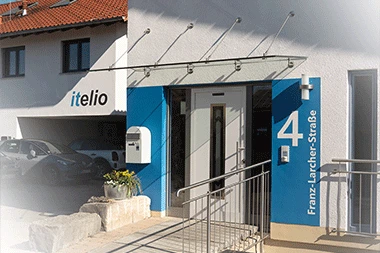 Der Eingang der Firmenzentrale der itelio GmbH.