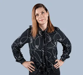 Personalmanagerin Julia Mayr freut sich auf eure Bewerbung.